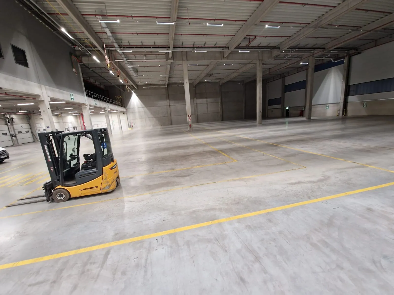 Beschichtete Lagerhalle mit Staplerverkehr